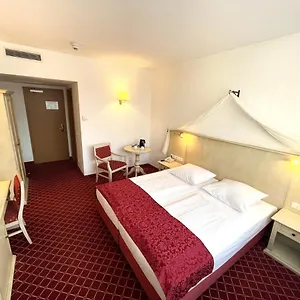 mercure-hotel-chateau-berlin-am-kurfuerstendamm.find-berlin-hotels.com/