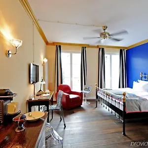 hotel-the-dude.find-berlin-hotels.com/